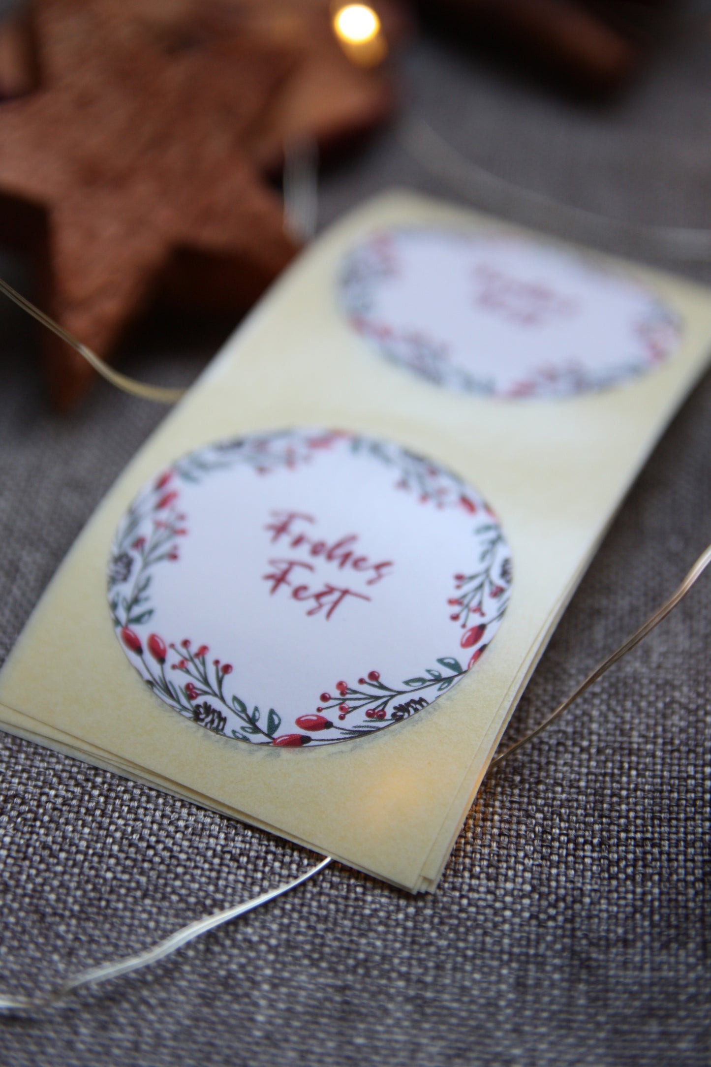 Aufkleber "Frohes Fest" Blumenkranz - Ø40mm
