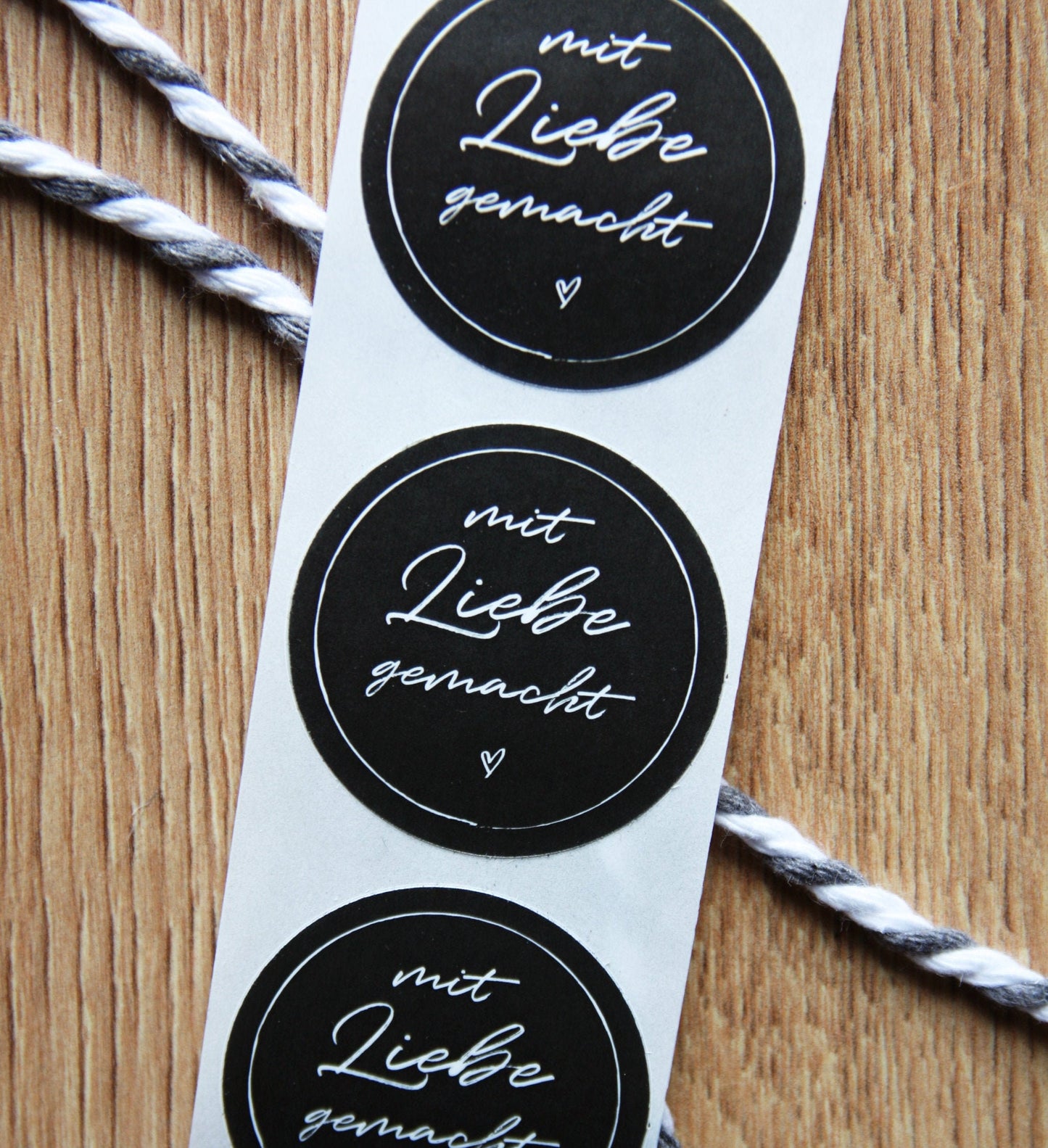 Aufkleber "mit Liebe gemacht" - Black Heart - Ø4 cm
