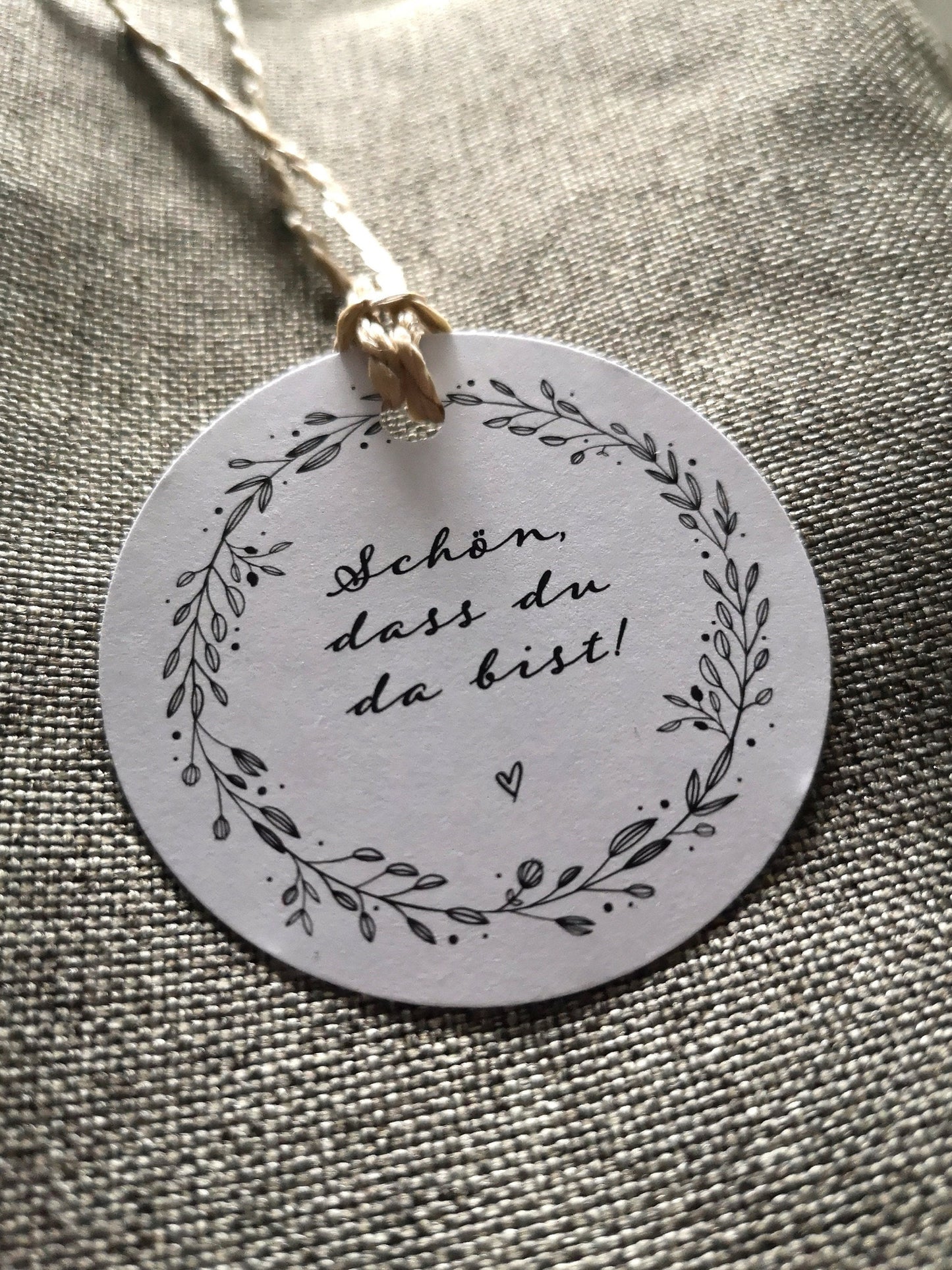 Geschenkanhänger "Schön, dass du da bist" - Schwarz-Weiß